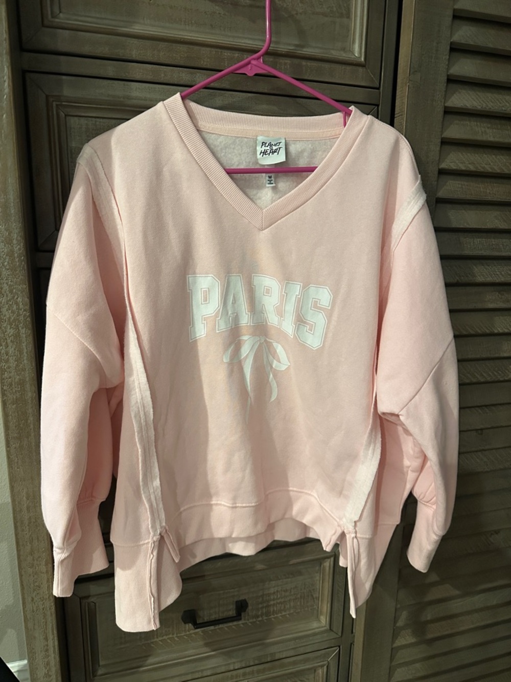 Planet Heart Pink V‑Neck Sweatshirt with White bow Graphic brand new